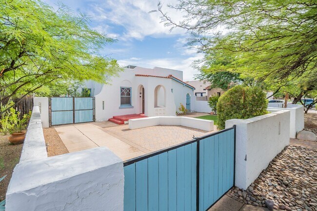 Photo - 2316 E 4th St