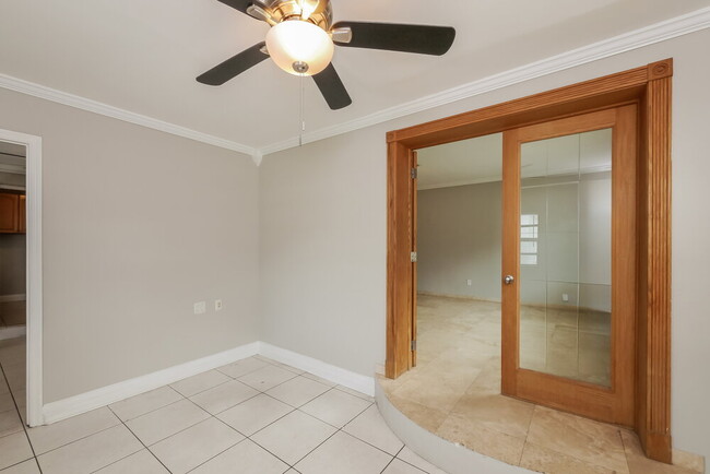 Photo - 5809 Buchanan St