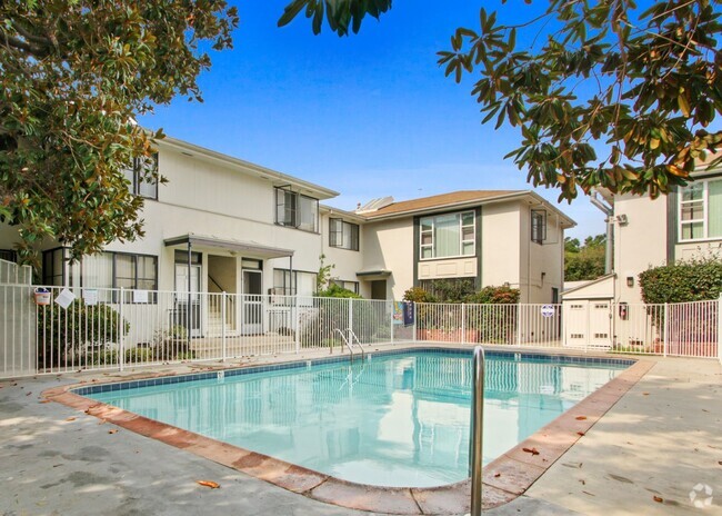 Building Photo - 3144-3152 S Barrington Ave Rental