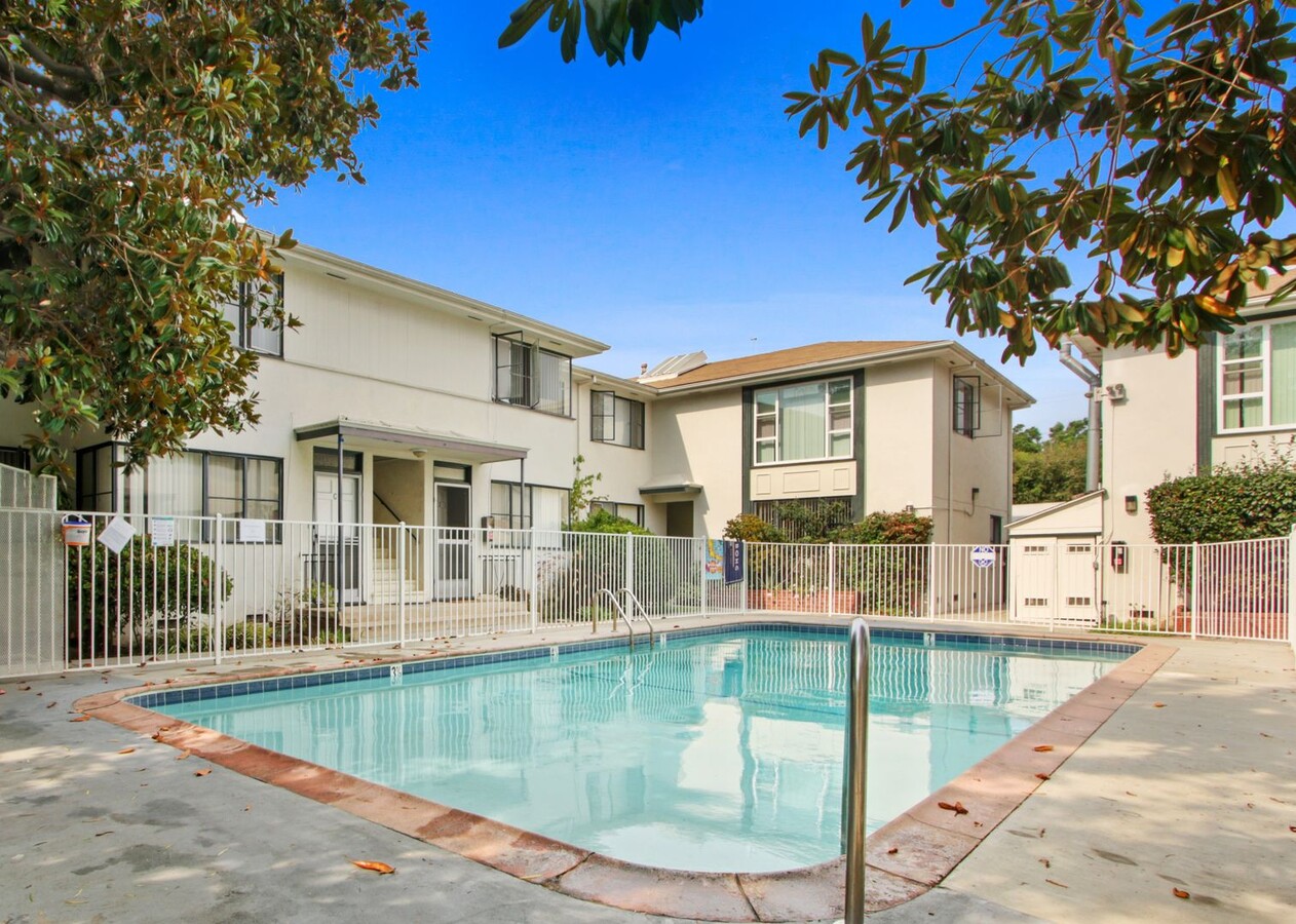 3144-3152 S. Barrington Ave in Mar Vista - Has a Pool! - 3144-3152 S. Barrington Ave in Mar Vista - Has a Pool! Unit 3152K