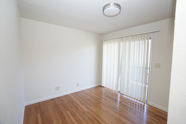 Photo - 2028 Dwight Way