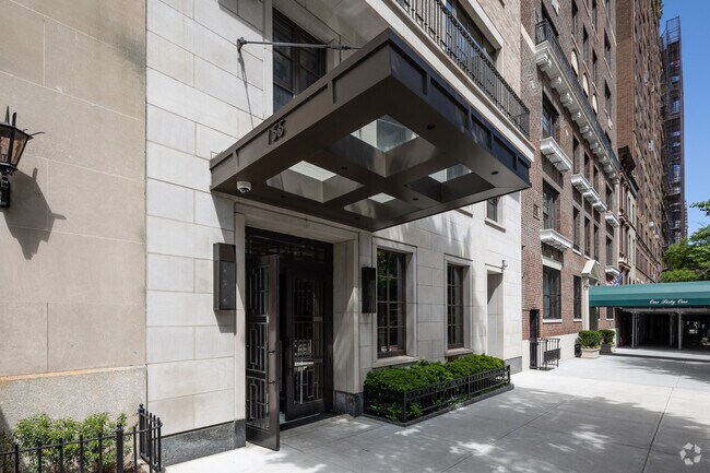 Entrance - 155 E 79th St