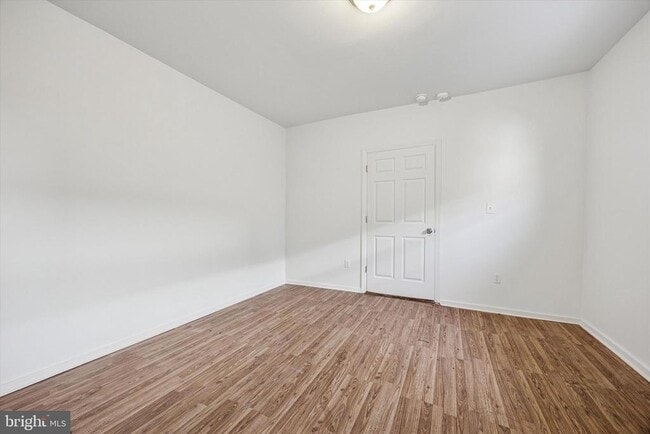 Photo - 6107 Noble St