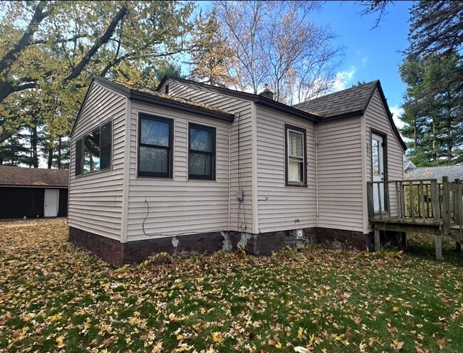 Photo - Click the “Apply Now” button or email wapmrentals@gmail.com for a prompt response.