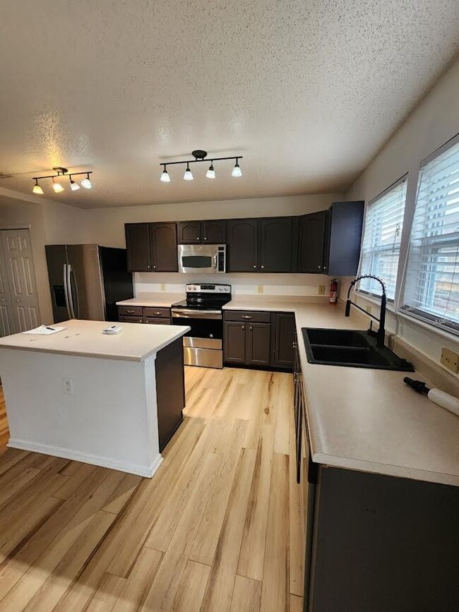 Photo - Lovely 4br/ 2.5 bath Single family home Ne...