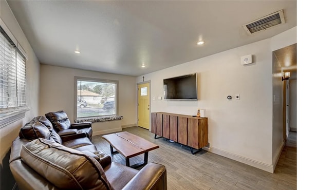 Photo - 1100 Worchester St