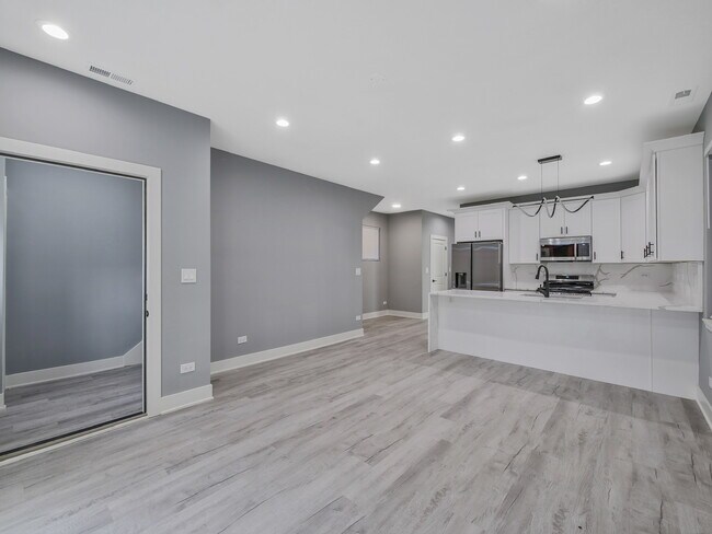 Photo - 1139 S Mozart St Unidad 1