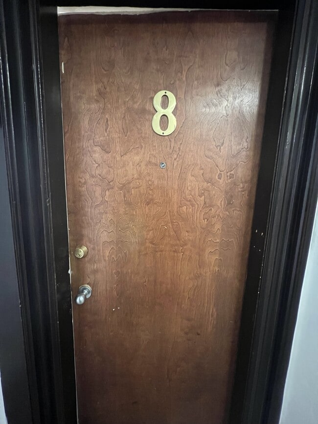 Building Photo - 379 Cooper St Unit 8