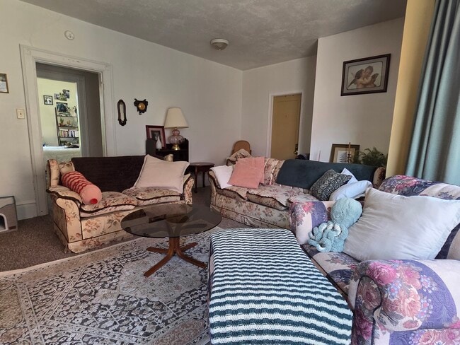 Photo - 165 W Broadway St Unidad 2