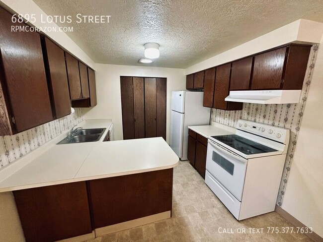 Photo - 6895 Lotus St