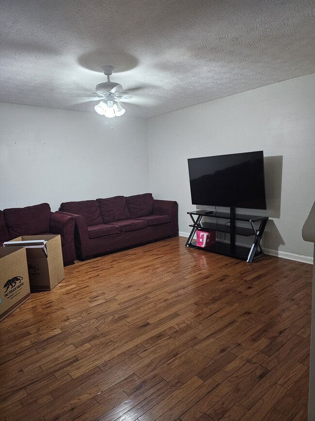 Photo - 587 Jackson Park Ln