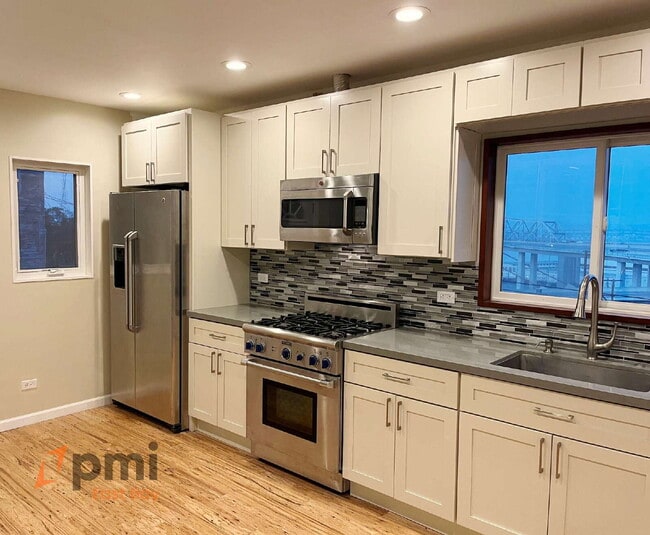 Photo - Modern 2bd/1ba Apartment with View Unidad C