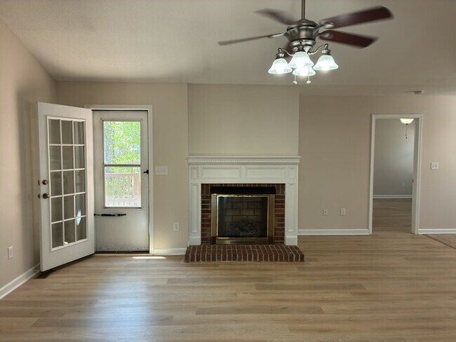 Photo - 122 Woodbridge Ct