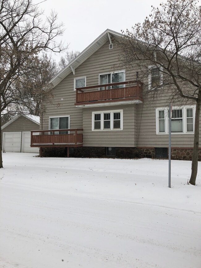 Building Photo - 1531 College Ave Unit Lower Rental