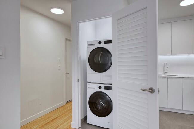Photo - 760 Rue Galt Unit 203