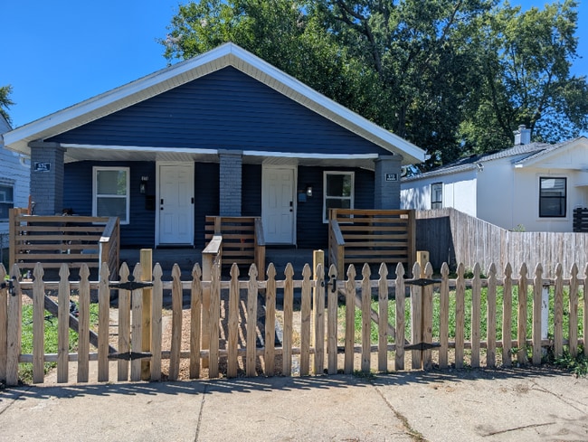Building Photo - 572 Trowbridge St Rental
