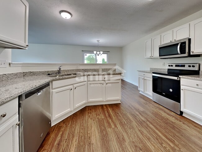 Photo - 216 Heftner Cir