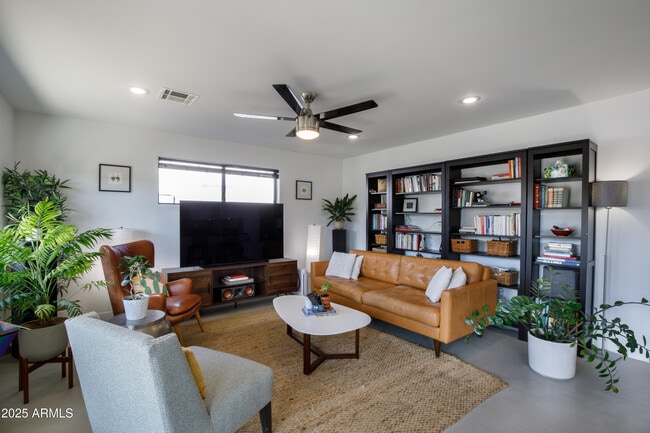 Photo - 1218 E Clarendon Ave