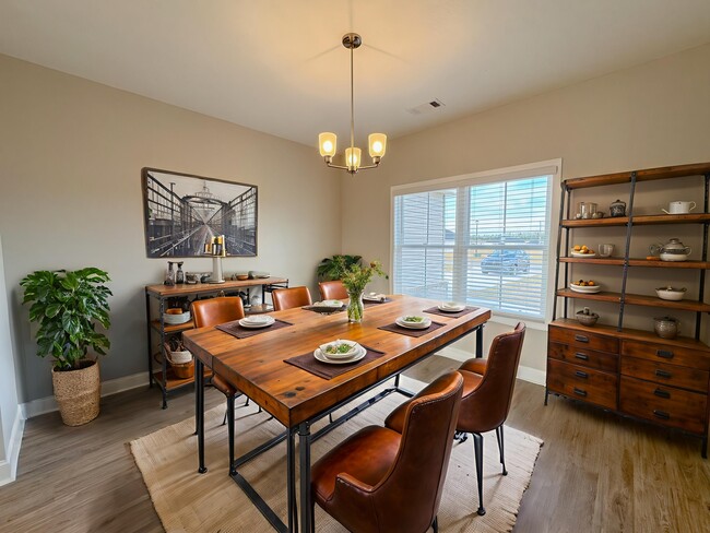 Photo - 310 Parkersburg Ln