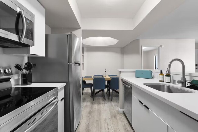 Photo - 610 E Gilbert Dr Unit 209
