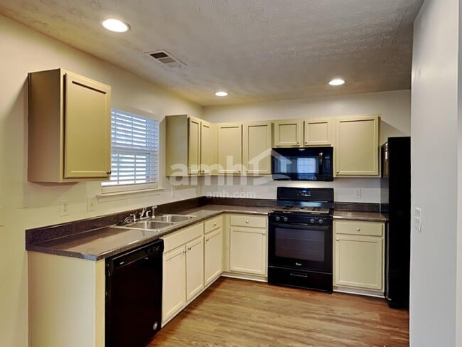 Photo - 330 Meadows Ln