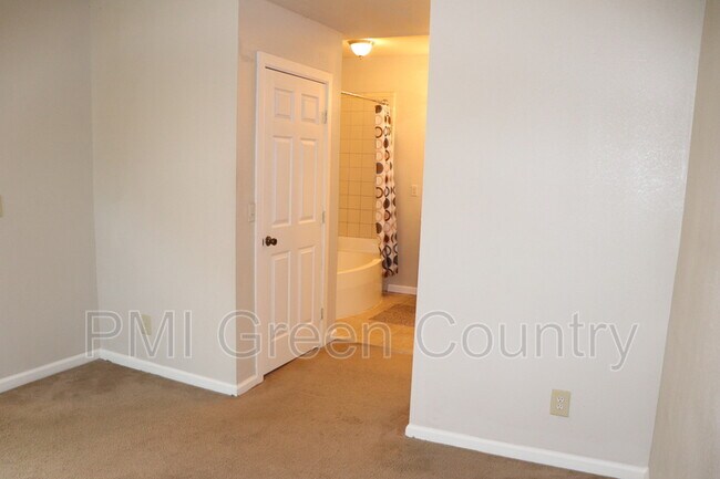 Photo - 308 W Detroit St