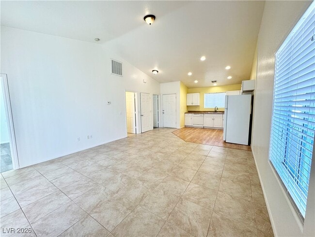 Photo - 1070 S Potro Ave