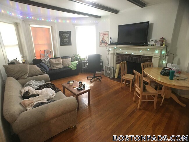 Photo - 157 Thorndike St Unidad 1