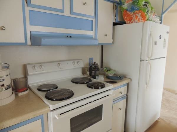 STOVE IS NOW GLASS COOKTOP - 6120 Biscaya Ave
