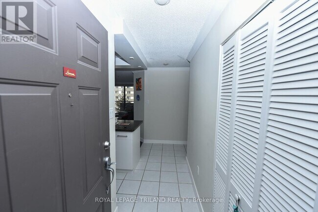 Photo - 75 Huxley St Unit 605