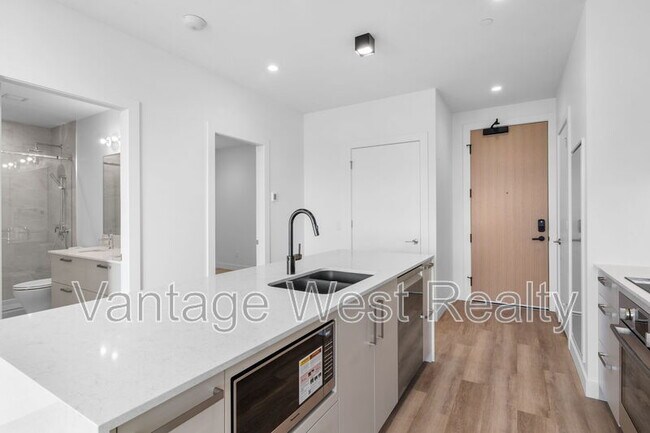 Photo - 3340-3340 Lakeshore Rd