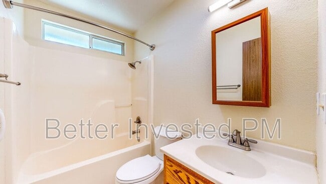 Photo - 832 S Orchard Ave