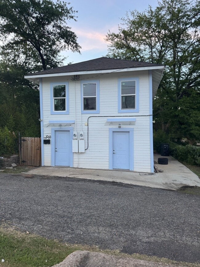 Building Photo - 1844 Line Ave