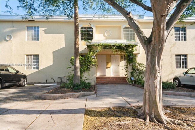 Building Photo - 21 Madeira Ave