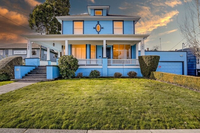 Fully furnished 5-bed, 3.5 bath home in hi... - Fully furnished 5-bed, 3.5 bath home in hi...