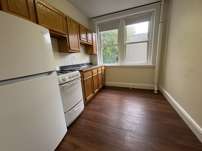 Photo - 1868 Commonwealth Ave Unidad 2