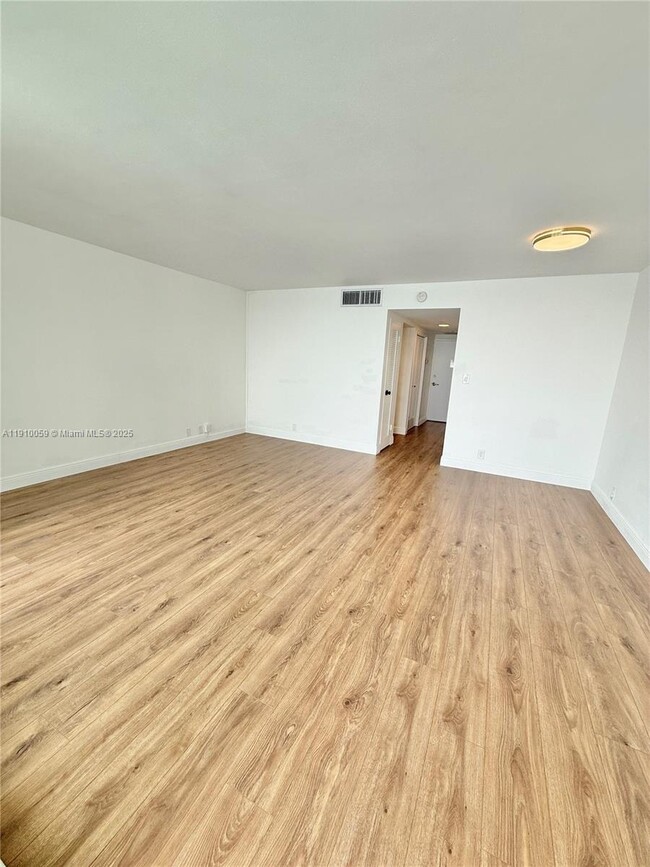 Photo - 1000 West Ave Unidad 520