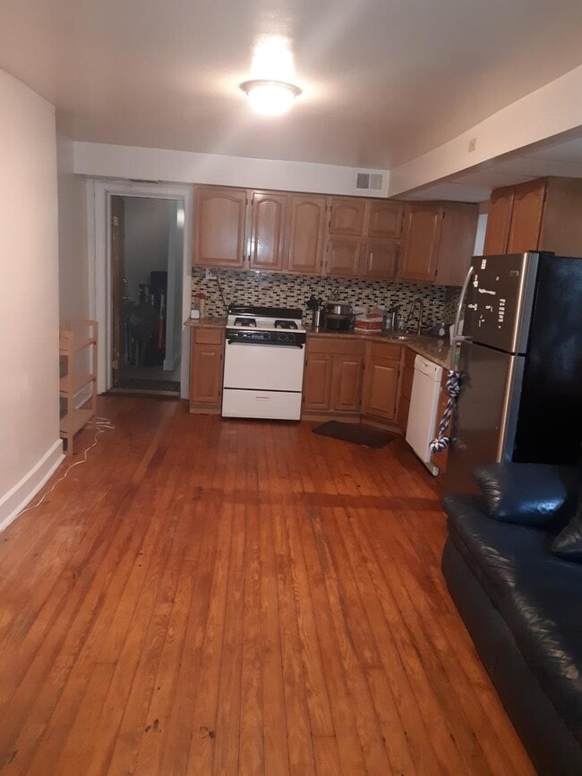 Building Photo - 4109 Pine St Unit 1G