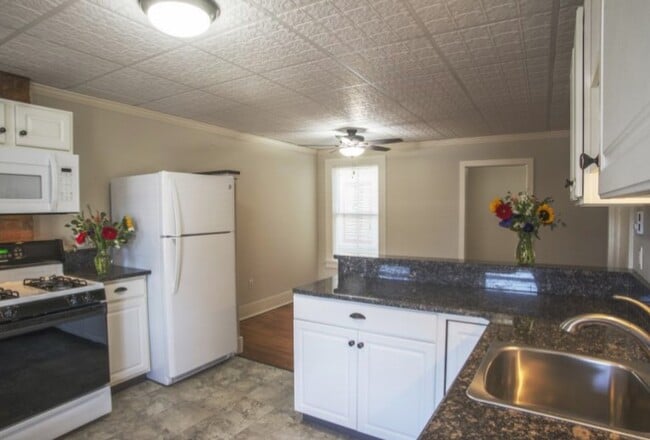 counter - 285 Pleasant St Unit #3R