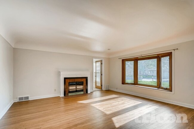 Photo - 2545 Edgerton St