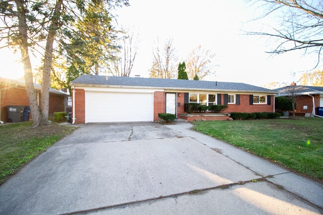 Photo - 5511 W Rowland Rd