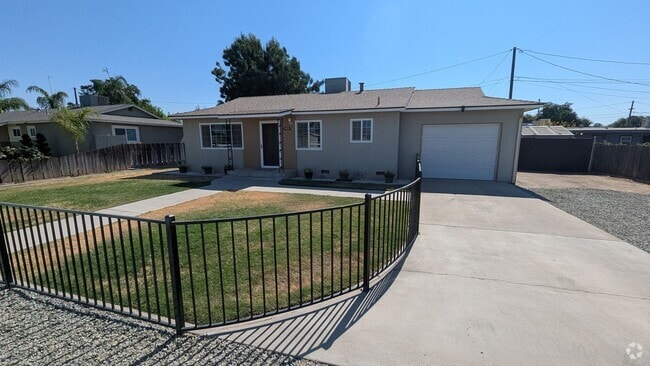 Building Photo - Immaculate 2 Bedroom 2 Bath Home