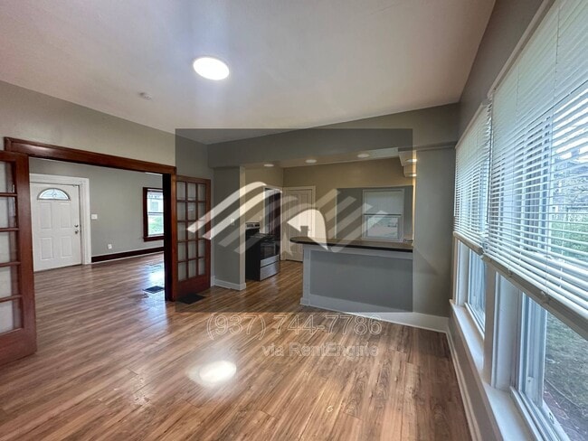 Photo - 8 E Hillcrest Ave