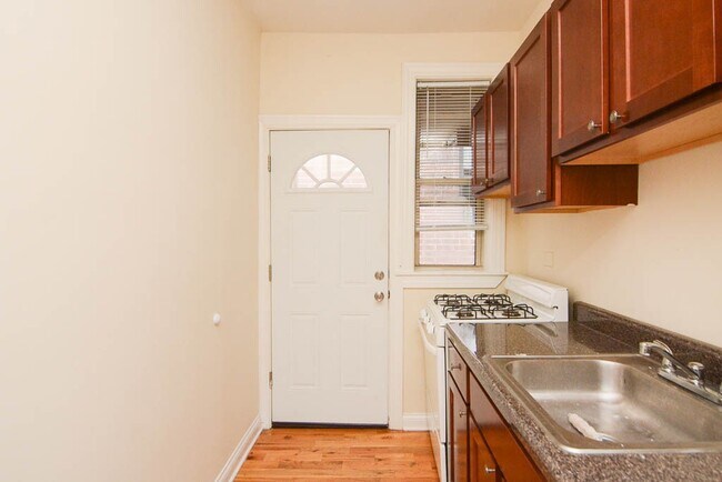 Photo - 631 W Barry Ave Unit N4