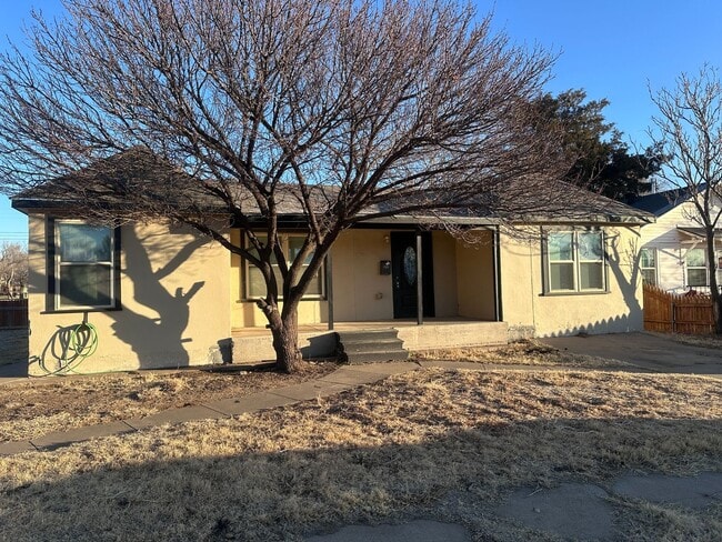 Building Photo - Large Canyon Home