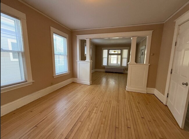 Building Photo - 1068 N Woodbridge St Unit 2