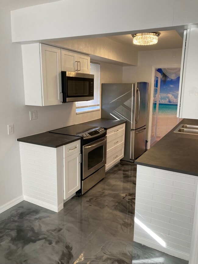 Photo - 6801 67th St N