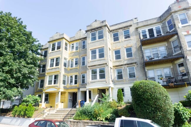 Building Photo - 61 Strathmore Rd Unit 1
