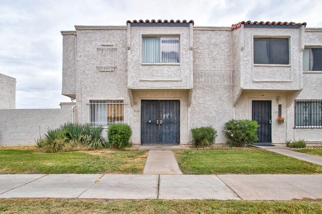 Photo - Wonderful Townhome centrally located.  Kit...