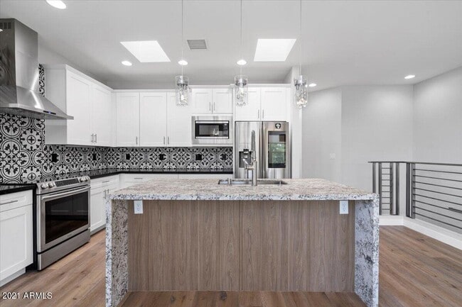 Building Photo - 1214 W 5th St Rental